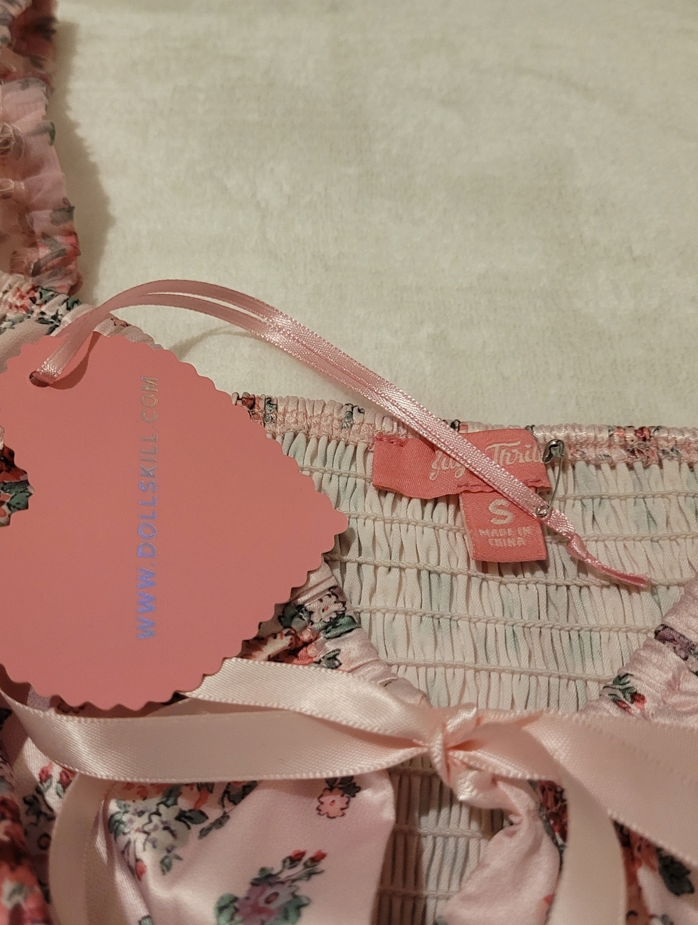 Sugar Thrillz Pink Satin Floral Puff Sleeve Crop Top - Picture 4 of 5